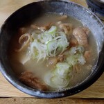 とん八 - もつ煮込み 380円(税込)(2023年12月21日撮影)