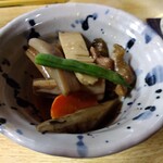 とん八 - 筑前煮 450円(税込)(2023年12月21日撮影)