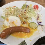 松屋 - 皿の黄身ソースはソーセージと野菜を更に美味しくします！