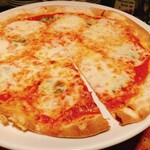 イル カピターノ ニシオカ - 薄くてクリスピー