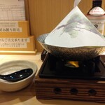 すし屋 銀蔵 - 炙りブリの柚子鍋880円煮込み中