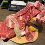 和牛放題の殿堂 宇田川町 肉屋横丁 - 