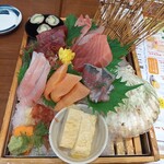 Sashimi To Sushi Uo Ya Icchou - 海鮮刺身盛り合わせ！