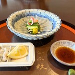 菊乃井 - 向付1(ふぐてっさ)
      自家製ポン酢が素晴らしいです。