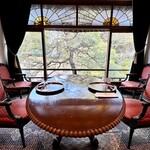 菊乃井 - お二階の洋室でした。
      お部屋は温かいですが、菊乃井の印が入った薄手のブランケットも貸してくださいました。