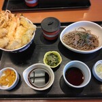 和食さと - 冬季限定天丼、セット。海の幸の天ぷらが美味しい♬