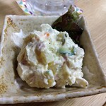とん八 - ポテトサラダ(ハーフ) 280円(税込)(2023年12月7日撮影)