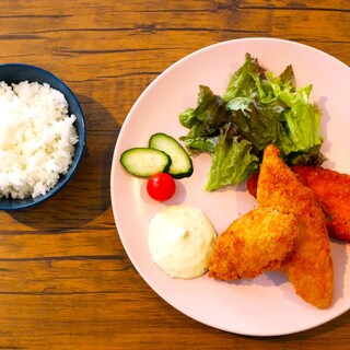 カフェ 音と友に_0