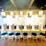 肉そば てノ字 - カウンター席