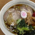 ラーメン SunQ - 料理写真:チャーシュー麺は、しょうゆベースのスープに、厚切りのチャーシューが山盛りに乗っているのだ。