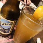 TGIフライデーズ - 懐かしいブルームーンビール。現地では、タップビールが普通でした。