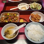 台湾料理　長楽 - やっと僕のおかずネギと豚肉炒めと唐揚げが配膳されました！(ご飯とスープちょいと冷めちゃいました！)