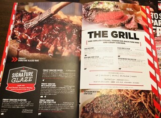 T.G.I FRIDAYS - メニューも英語併記。アメリカのチェーン店のメニューには写真が掲載されているので、ありがたいです