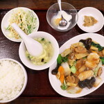 Shanshambou - 八宝菜定食（￥980）。野菜多めなので、健康的な食生活の一環にも