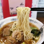 香香坊 - 麺は細めを使用。コシがなくてもっちり系。角煮をおかずに、主食（麺）を食べる印象だ