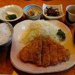 とんかつ・和食 丹 - わらじカツ定食 1,300円 全景