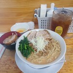 Ramen A Kanuma - 豚増し300円 生卵100円 ラーパス特典で黒ウーロン茶1杯サービス