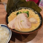 横濱家系ラーメン 武田家 - 