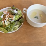 あおぞら coffee dining - ランチのサラダとスープ