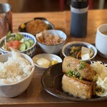 肉の八十二食堂 - 厚切りチャーシュー定食¥1,250+メンチカツトッピング¥350