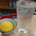 大衆酒場 西もり - 酎ハイ（ボール）　280円・レモン　100円