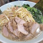 ラーメンショップ 椿 - ネギチャーシューラーメン＋ほうれん草