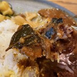ハルダモンカレー - カレーリーフが入ってます