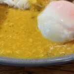 ハルダモンカレー - ダルカレーと温泉玉子(100円)