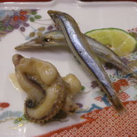 鮨 福萬 - 玉筋魚と烏賊のワタ和え