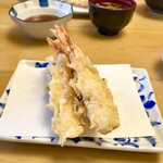 天ぷら よこい - ●二皿目
      ・黒舞茸
      ・海老