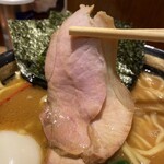 麺家 龍 - 吊るしモモチャーシュー