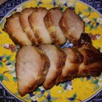 ぶたふく - 焼豚。皿が恥ずい（笑）