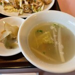 知味飯店 - 白菜と野菜のスープ美味しいですね