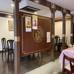知味飯店 - 店内は明るくきれいです