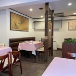 知味飯店 - 清潔感のある店内
