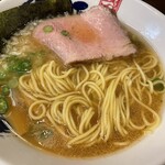 もんごいらーめん - 麺はこんな感じ