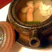 月亭 池袋店 - 松茸の土瓶蒸し。香りがとてもよかった。