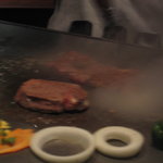 ステーキハウス 三松 - ジュワーっと焼けてます