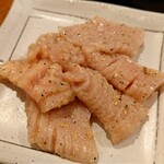 Taishuu Horumon Yakiniku Sakaba Hisshouen - 極旨上ミノ（塩）　968円