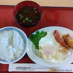 木太食堂 - 朝の日替わり盛＆赤だし＆ご飯(小)