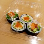 Hokkaido Sushi Roll - 北海道サーモンいくら巻き 880円