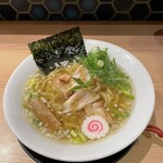 すごい煮干ラーメン 野毛 すし 釣りきん - 利尻昆布と煮干の追いがつおラーメン