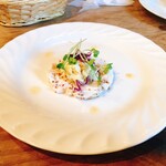 L’AUTRE MAISON 西の洞 - 鶏ささみと卵とアボカドのタルタル仕立て