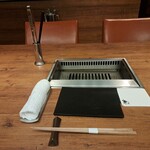 焼肉うしごろ - 焼肉うしごろの西麻布本店の網の鉄板です。