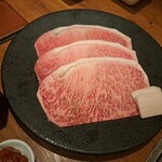 焼肉うしごろ - 鹿児島県産のA5黒毛和牛大判サーロイン・その1です。