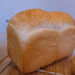 坪屋 - 山食（画像の半分で294円）