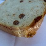 坪屋 - 有機ぶどう食パン（105円/枚）