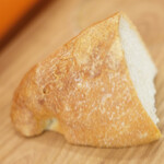 ビストロ ルミエル - ランチセット 1300円 のパン