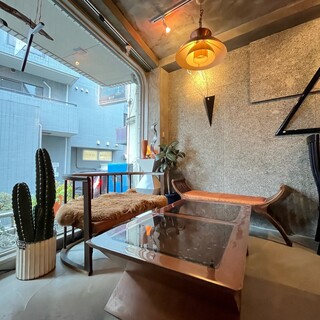 選りすぐりのインテリアが魅力！フォトジェニックなネオ居酒屋♪