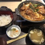 華屋与兵衛 - 竜田揚げ卵とじ定食